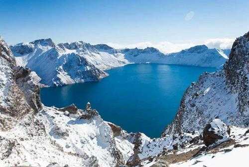 长白山天池太恐怖了(长白山是一座休眠火山，底部都是岩浆)